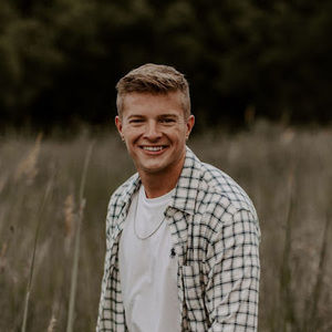 Meet your Posher, Dustin